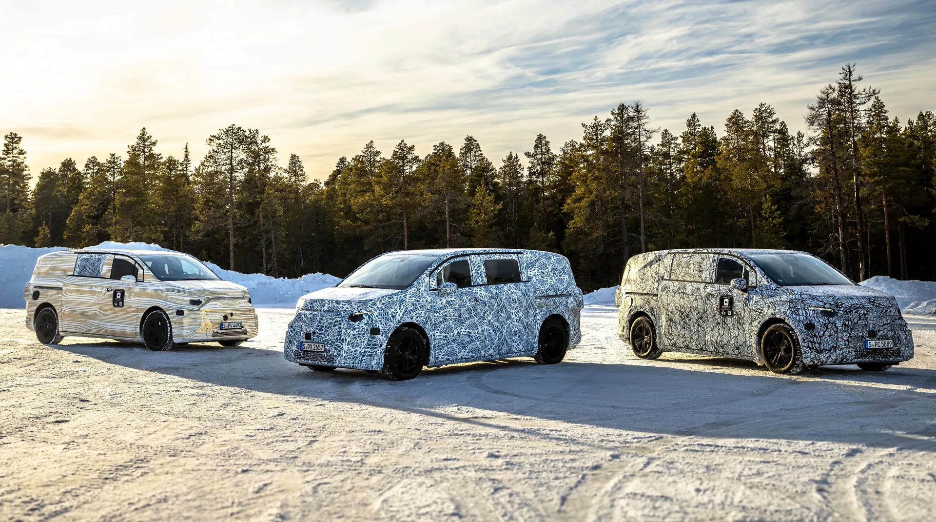 Mercedes electric midsize van tests in the snow, gas version to follow