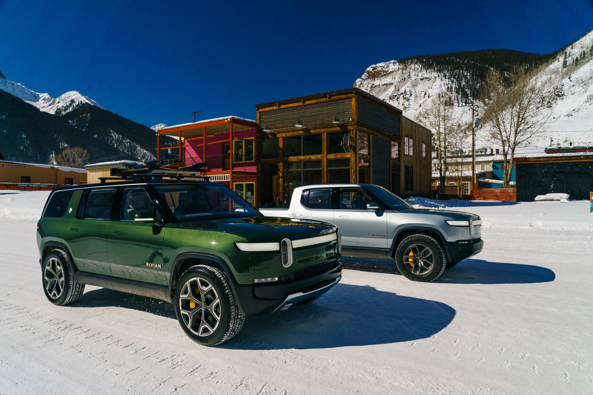 who makes rivian truck        <h3 class=