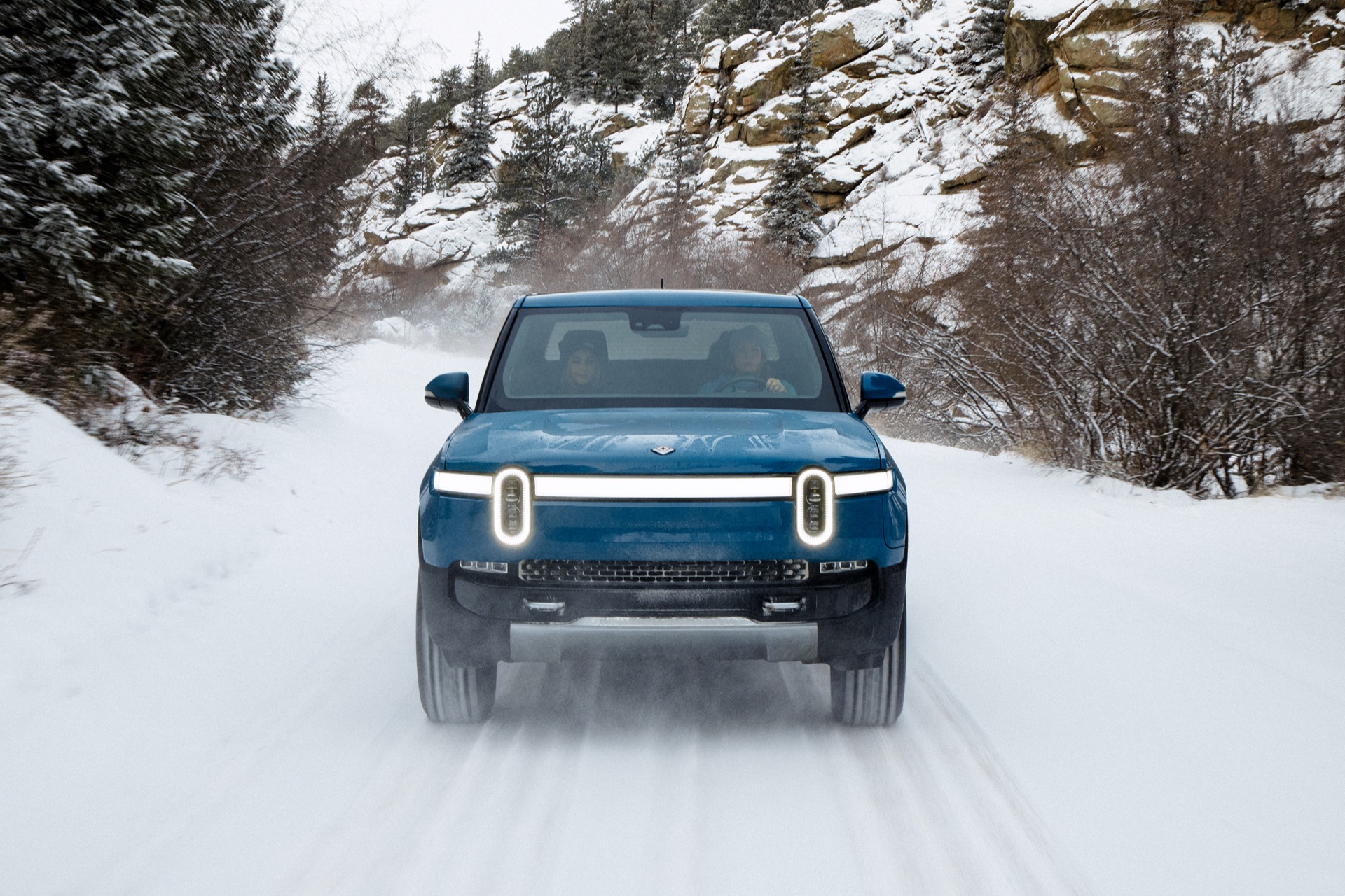 Master Winter Driving: How to Stop on Snow Safely and Effectively