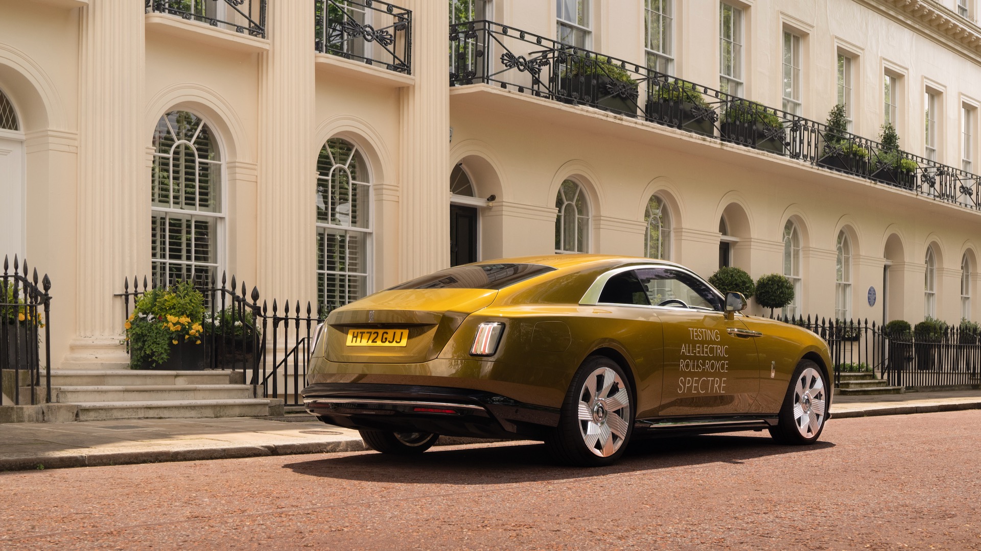 Rolls Royce Spectre Completes Testing Motocourt