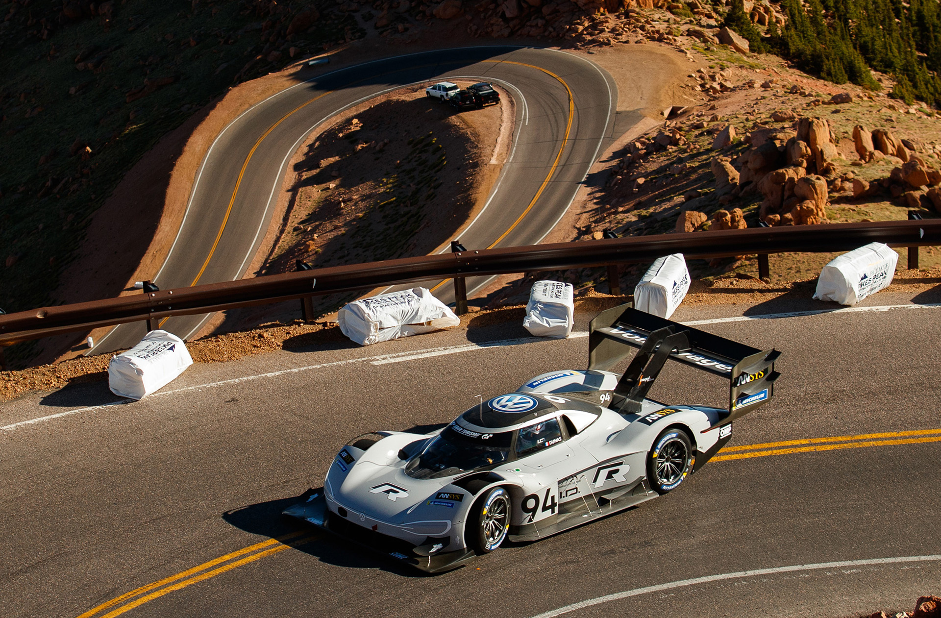 volkswagens id r pikes peak race car shows why you should care about electric car racing view=magazine