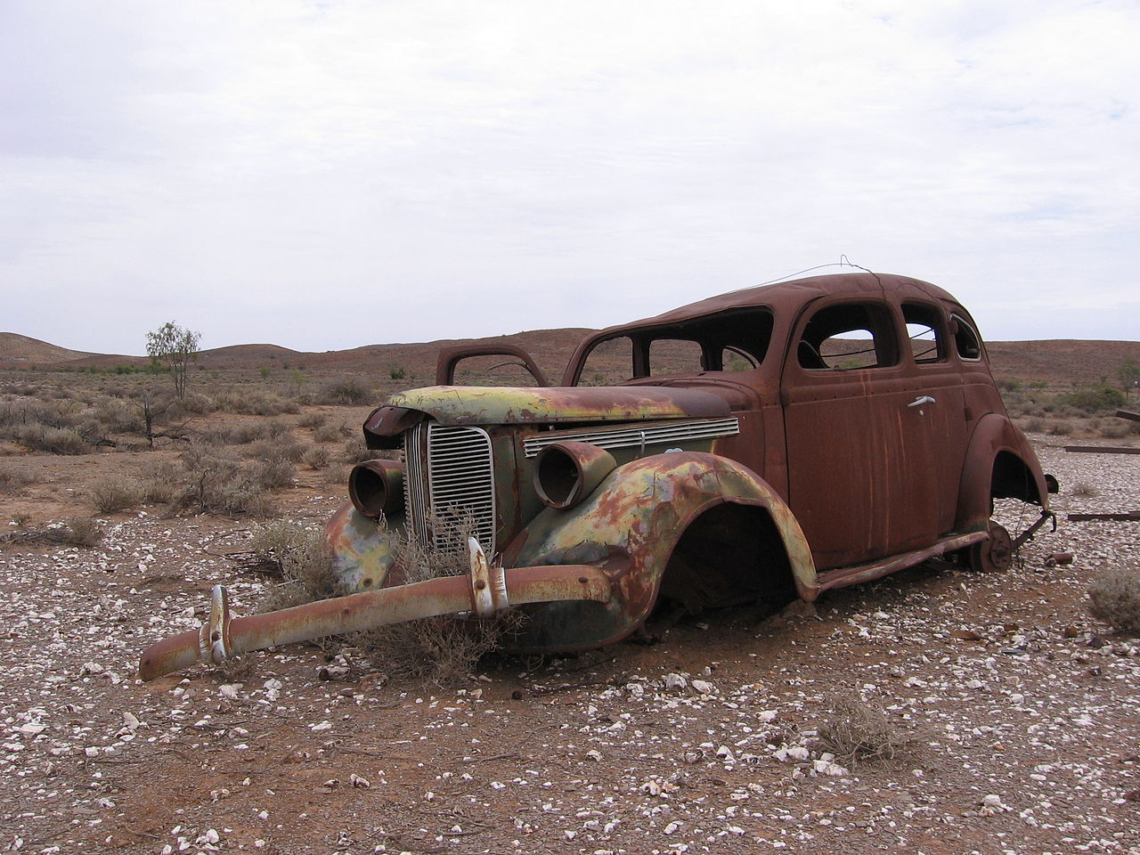 rusted-car-strezlecki-track-australia-via-wikimedia_100456873_h.jpg