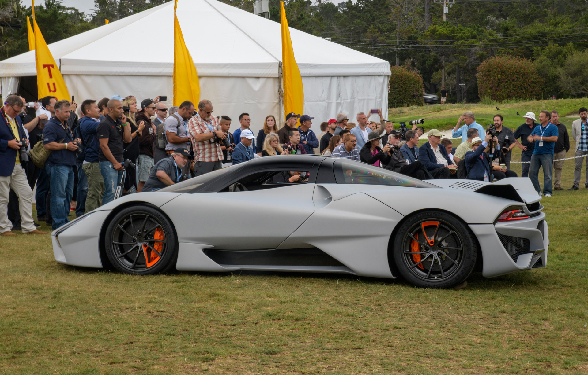 Сколько самый быстрый. SSC Tuatara машина. Машина ССК туатара. SSC Tuatara суперкары. Бугатти Болид 2020 гиперкар.