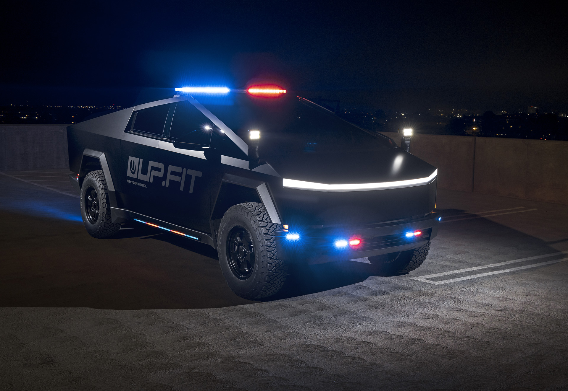 Cybertruck cop car, ChatGPT, next-gen Apple CarPlay: The Week in Reverse Auto Recent