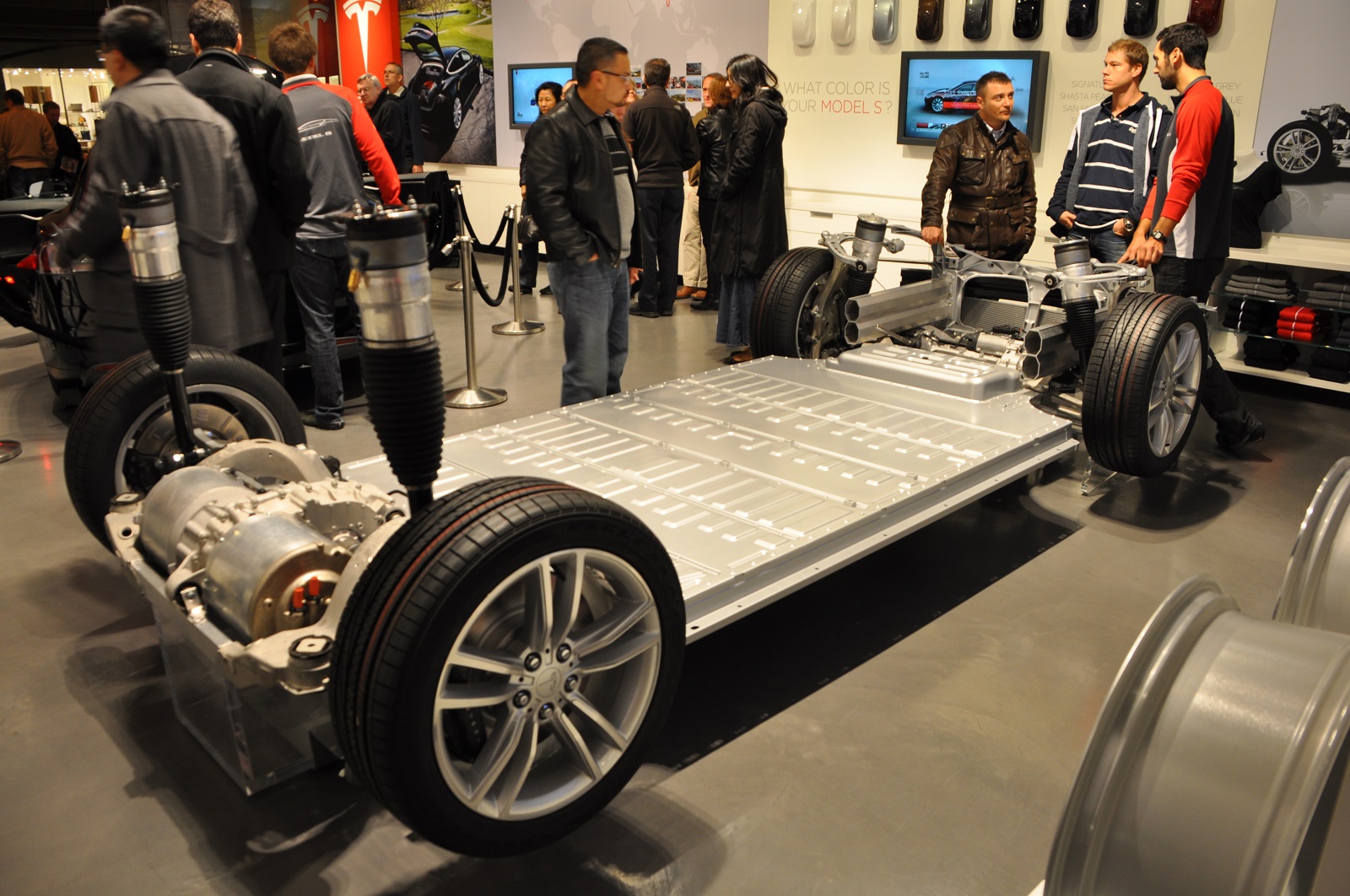 Electric car Battery Costs Tesla 190 Per Kwh For Pack GM 145 For Cells