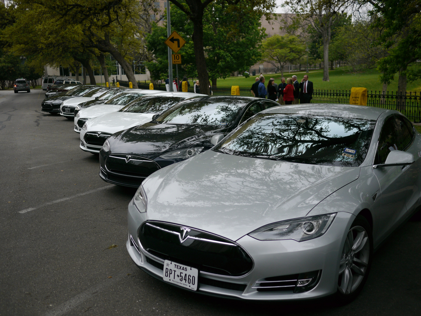 Texas Restores 2 500 Electric car Purchase Rebate Except For Teslas