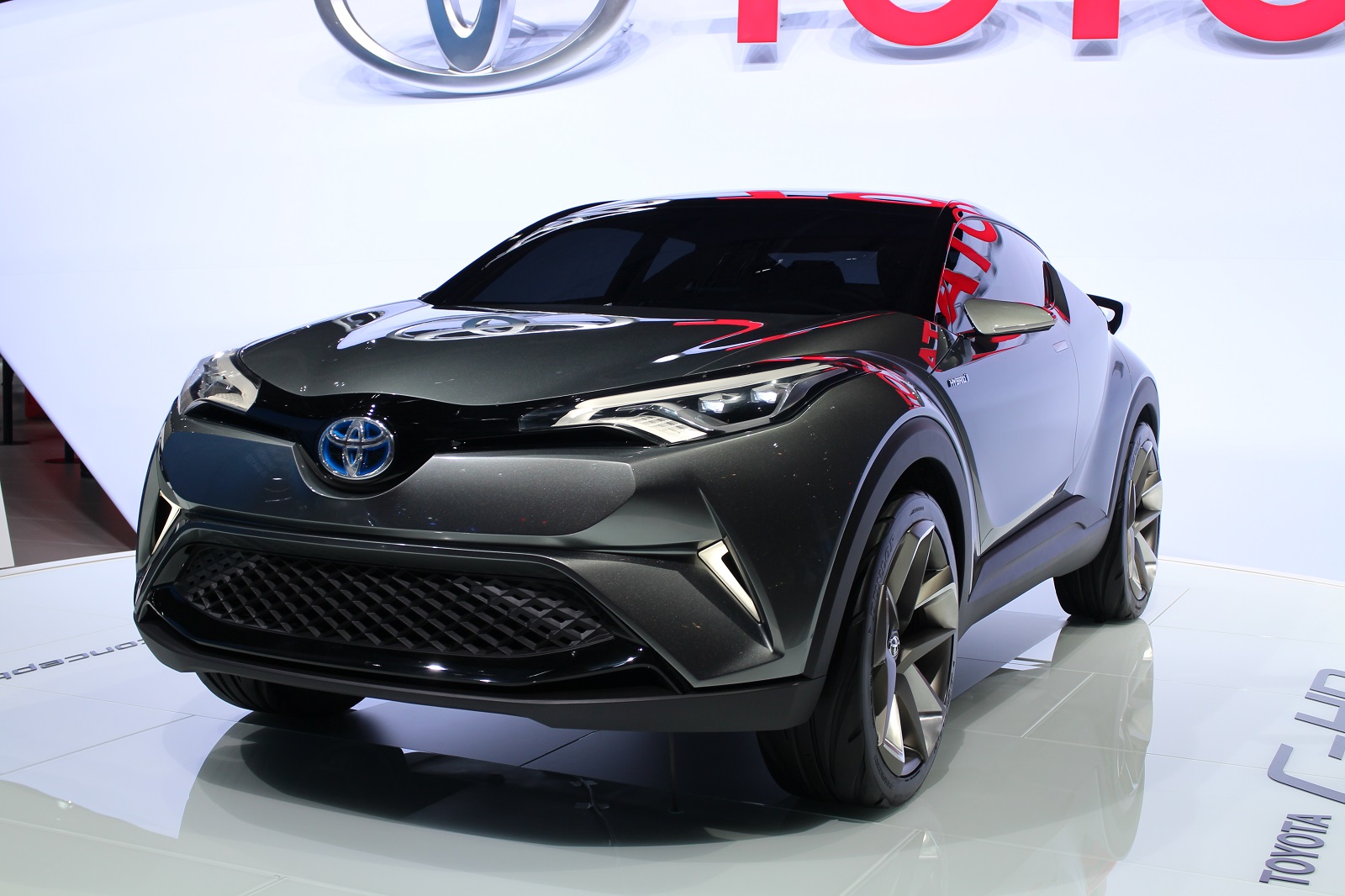 2020 Toyota C-HR - Stylish Compact Crossover - YouTube