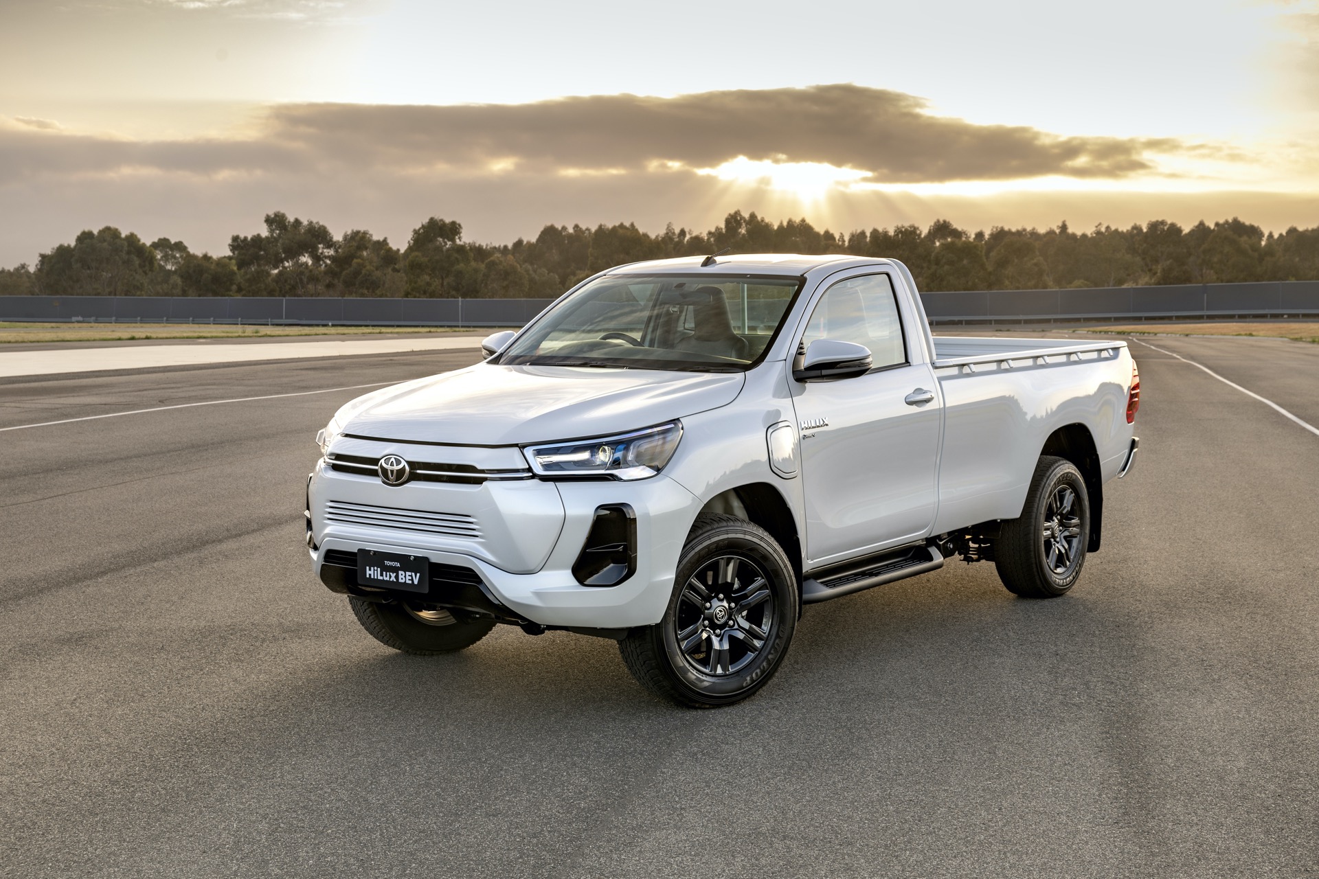 The Hilux will be Toyota's first electric truck - Vimarsana News