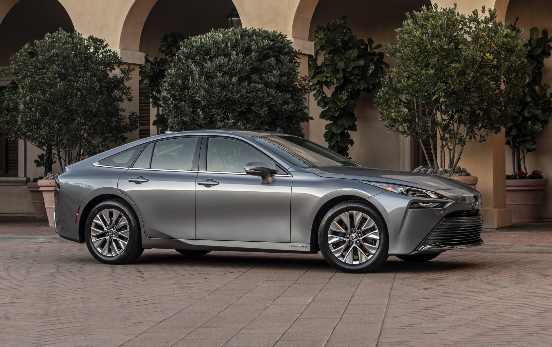 Preview 2021 Toyota Mirai Brings Sexier Look Lower Price For Fuel Cell Sedan