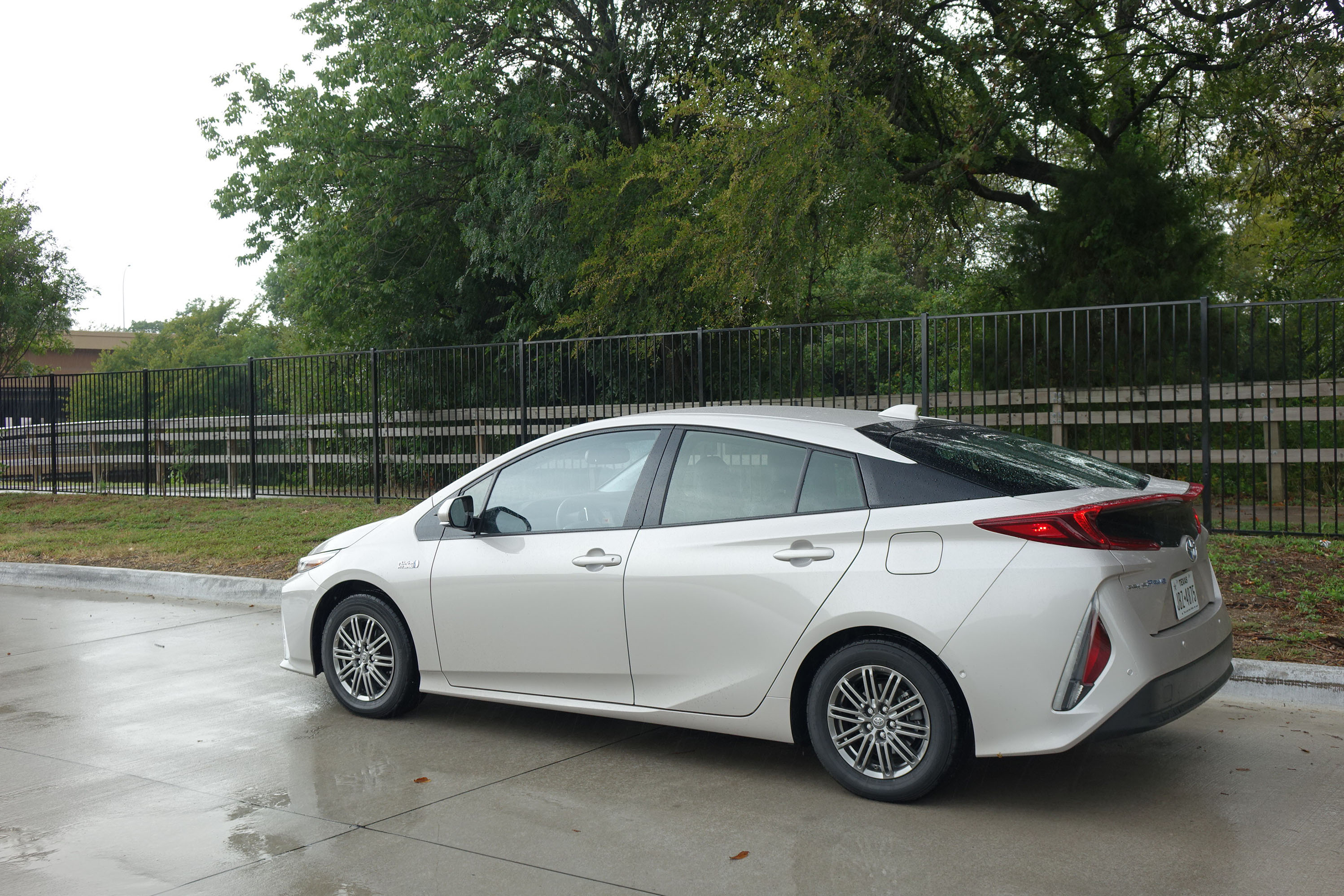 2017 Toyota Prius Prime realworld gas mileage, electric range review