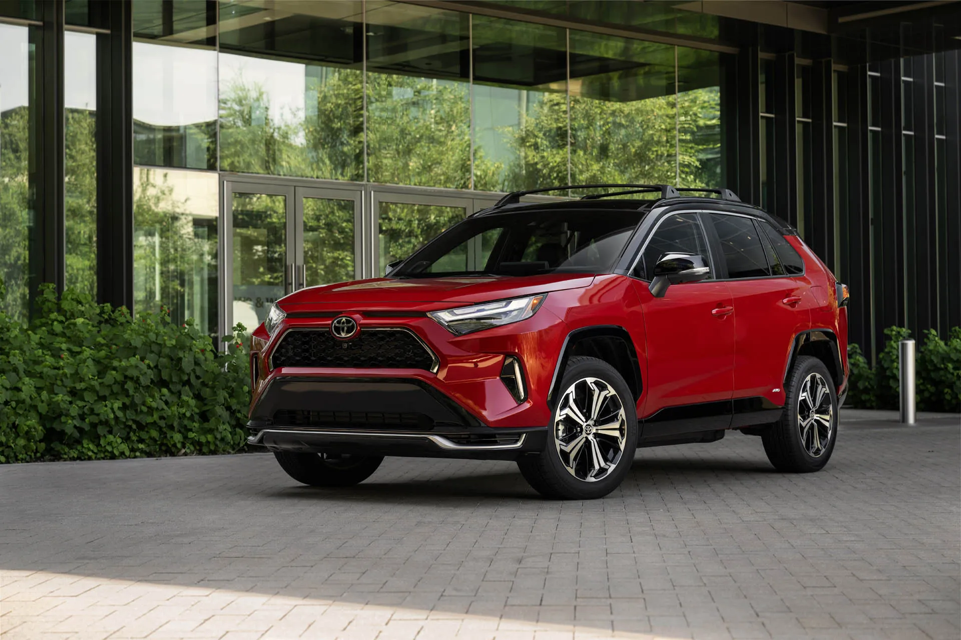 2025 Toyota RAV4 Plug-In Hybrid costs ,260