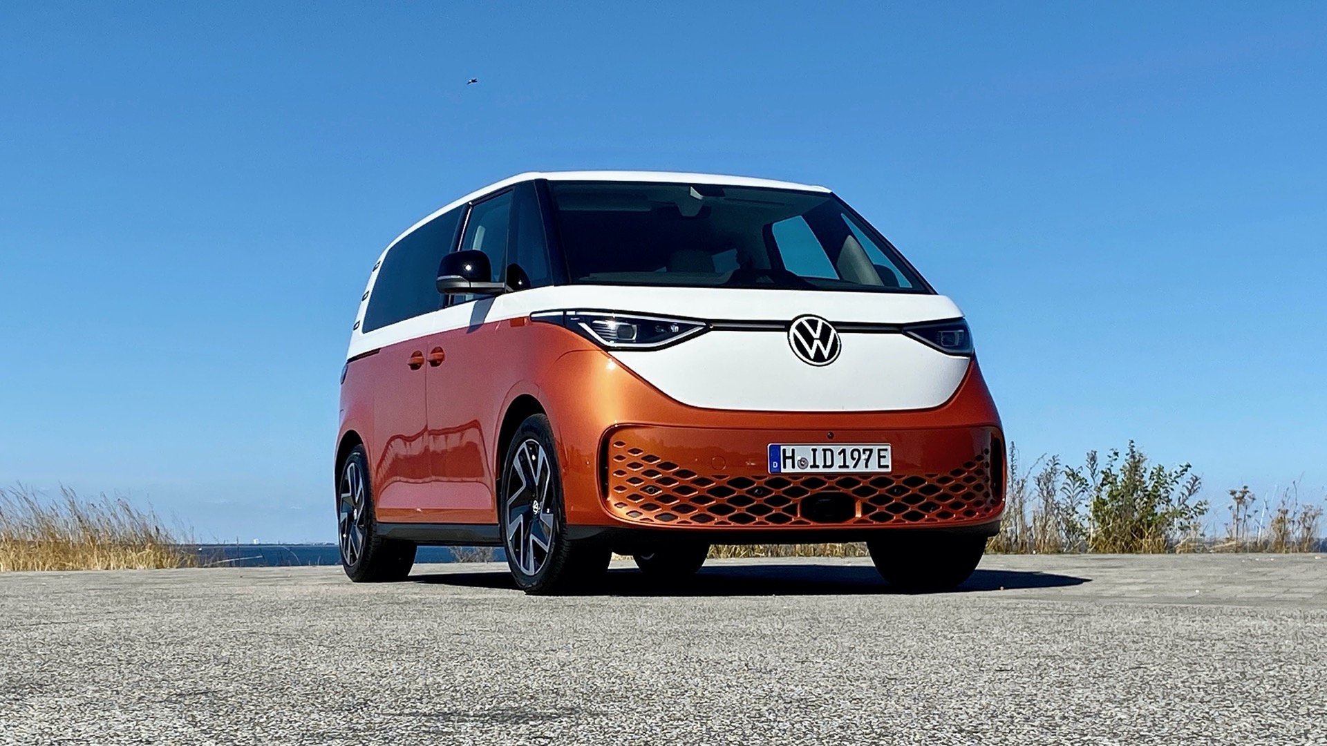Review: 2024 VW ID.Buzz EV counters crossover culture with iconoclastic  pizzazz