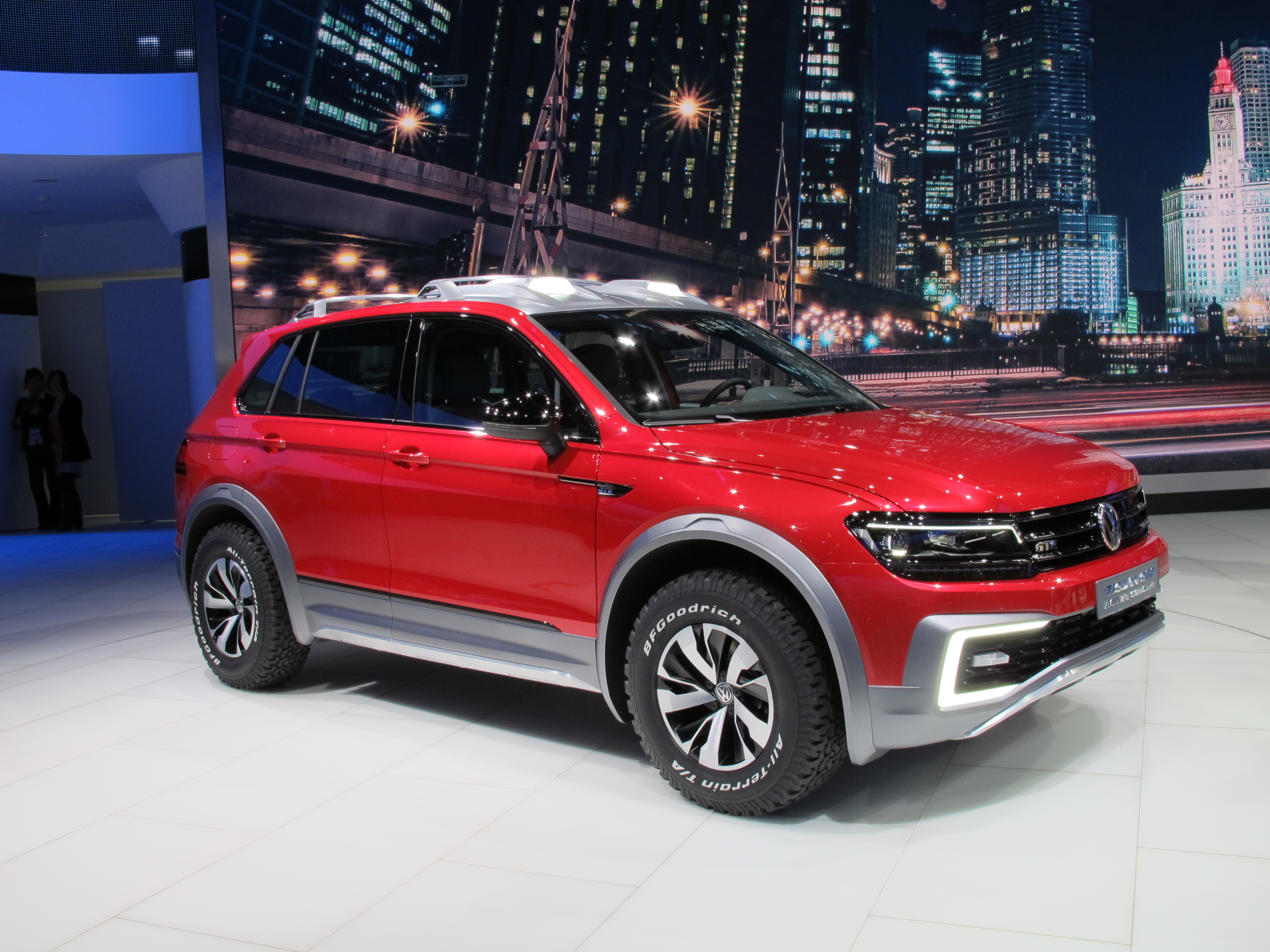 VW Tiguan plug-in hybrid off-road concept debuts in Detroit