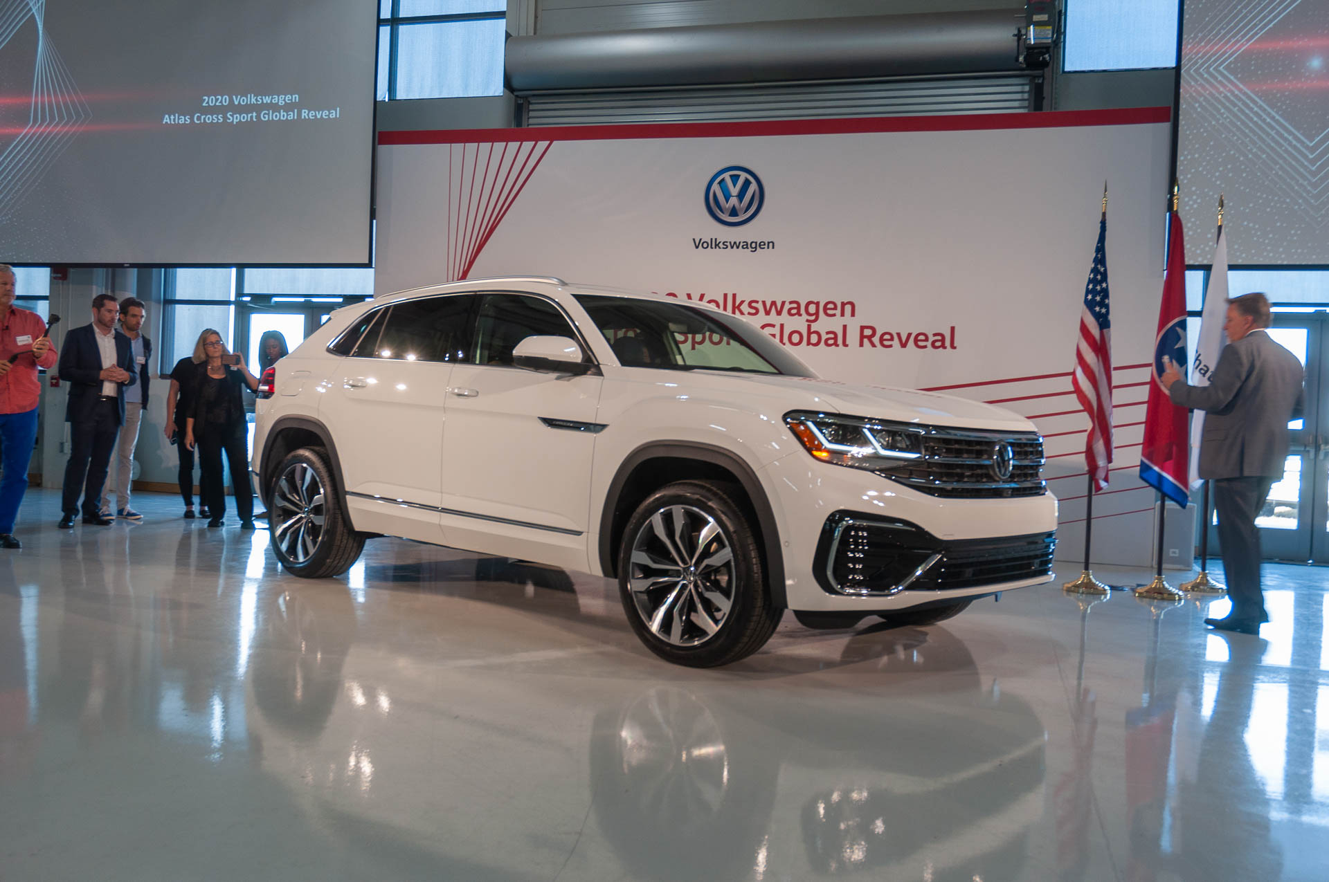 2020 Volkswagen Atlas Cross Sport arrives as the people's ...