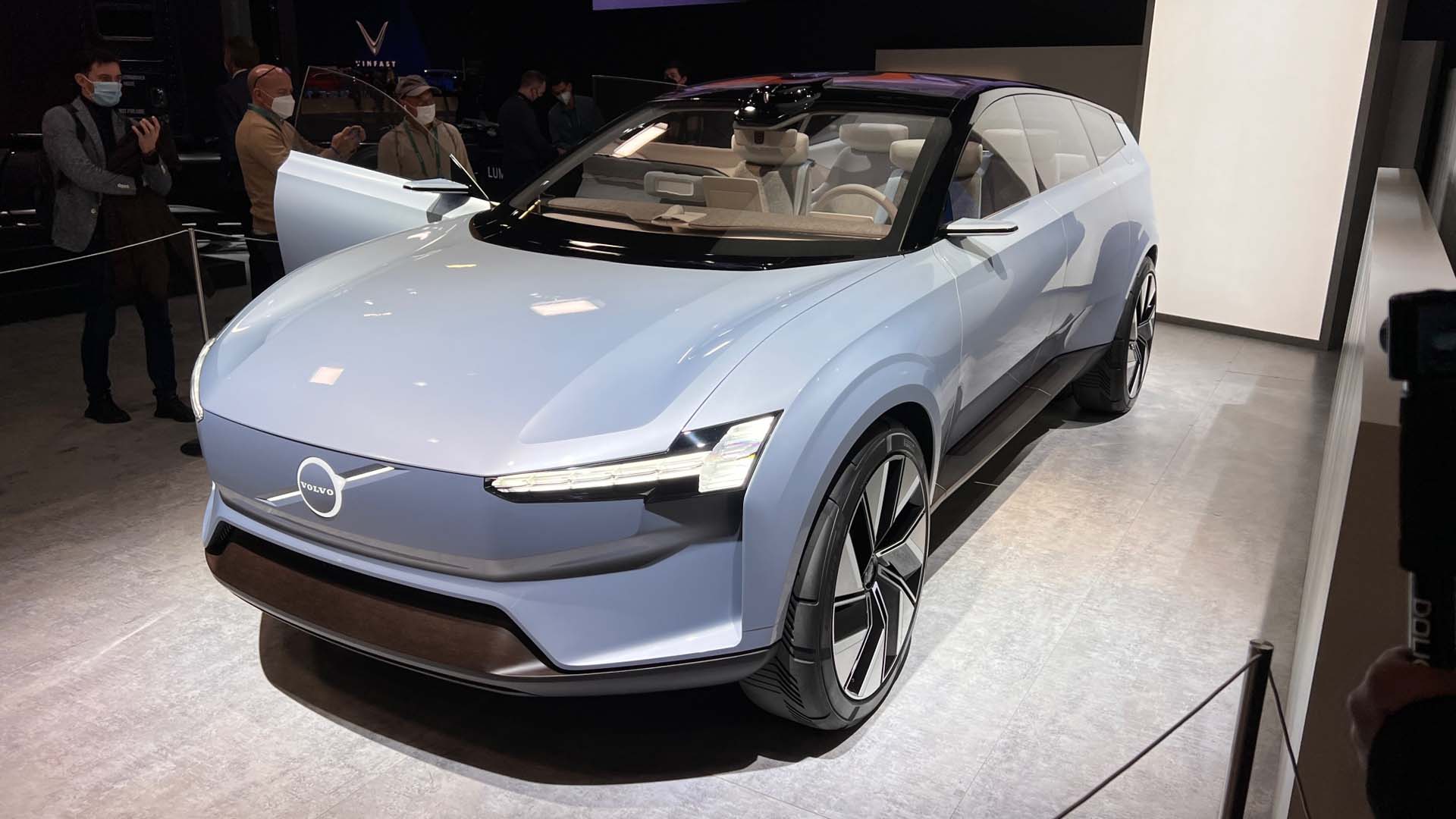 Volvo Concept Recharge is the electric wagon of the future