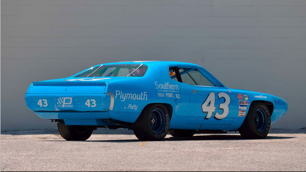 1971-plymouth-road-runner-richard-petty-nascar_100710033_l.jpg