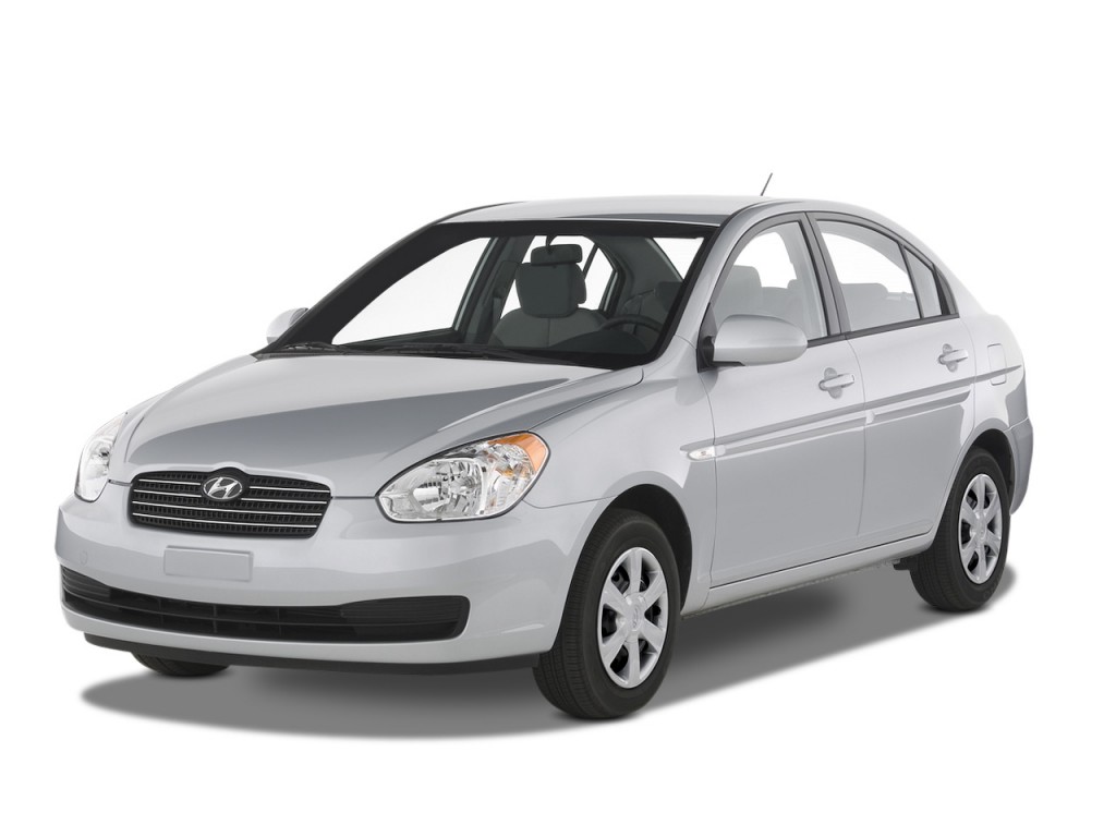 Angular Front Exterior View - 2008 Hyundai Accent 4-door Sedan Auto GLS