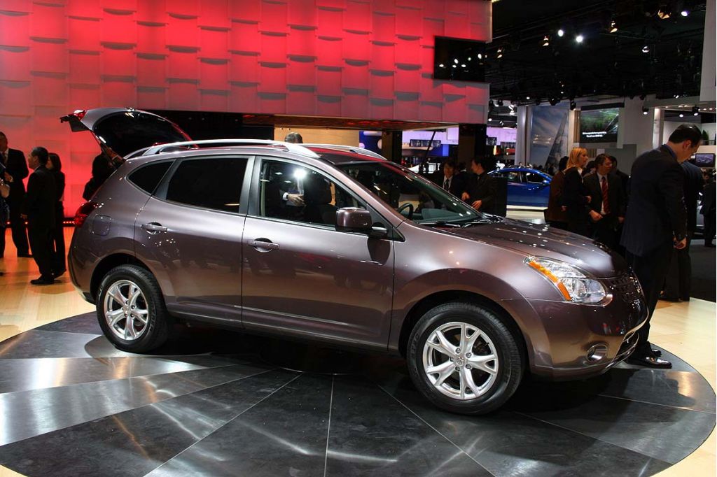 Nissan Crosses Over with Rogue, Bevel lead image