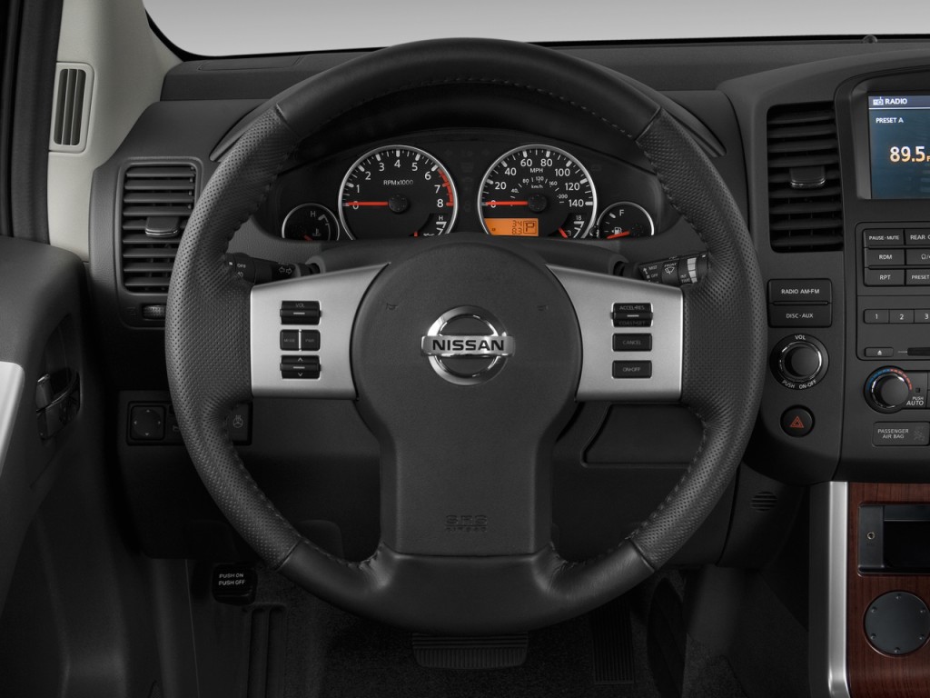 Часы ниссан патфайндер. Nissan Pathfinder 2012. Nissan Pathfinder 2008-2012 Interior. Ниссан Патфайндер 2012. Pathfinder 2008 панель.