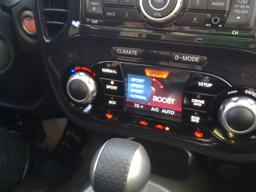 2011 Nissan Juke - I-CON center stack controls