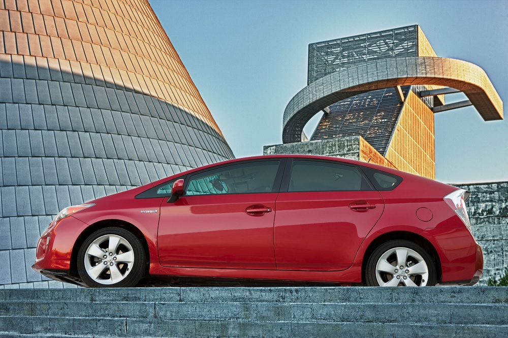 2014 Toyota Prius Slips To Four-Star Federal Safety Rating lead image