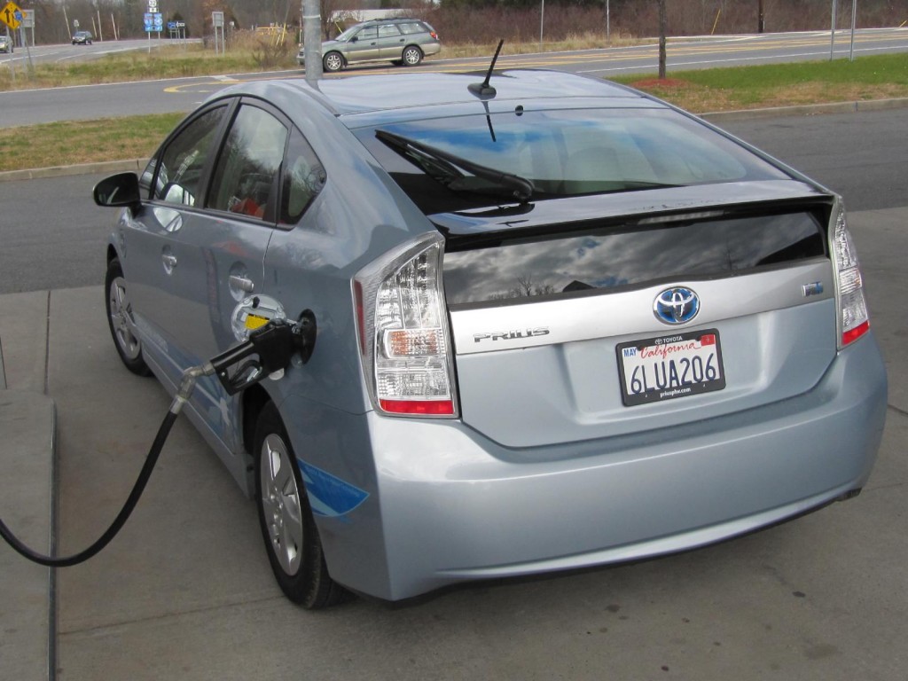 Survey: Shoppers Very Confused About Hybrids, Plug-Ins, And EVs lead image