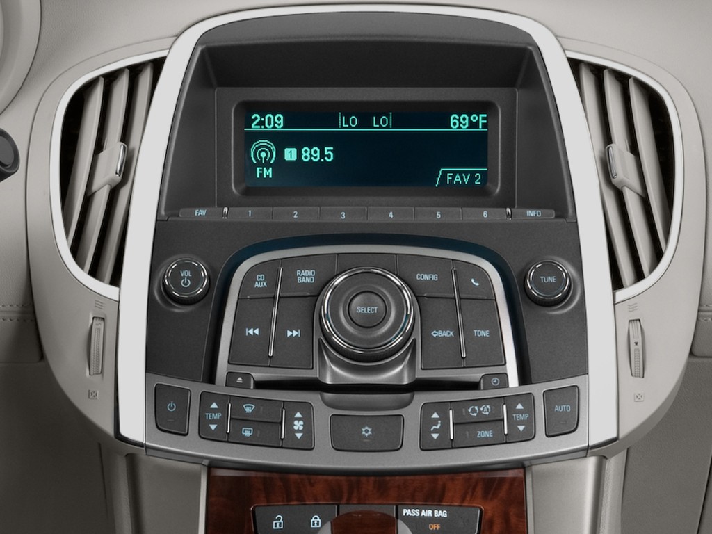 Image: 2013 Buick Lacrosse 4-door Sedan Base FWD Temperature Controls