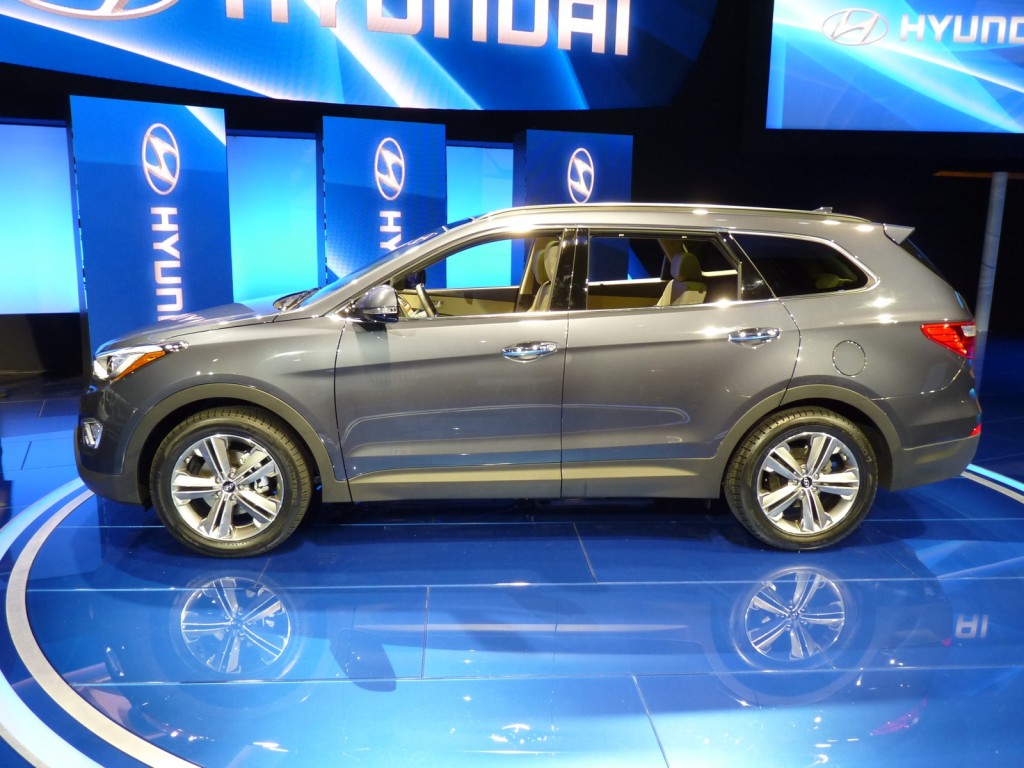2013 Hyundai Santa Fe: LA Auto Show Live Shots