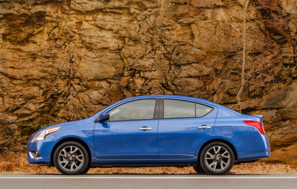 nissan versa hatchback 2015 price