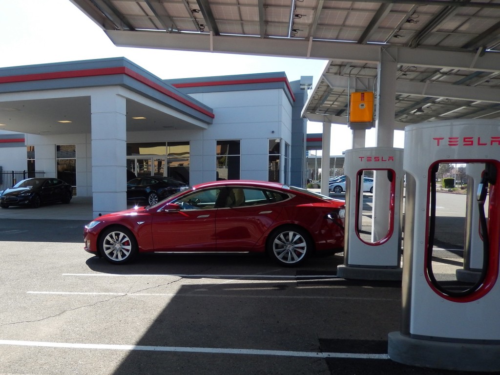 2015 Tesla Model S P85D Supercharging in Rocklin, California, Feb 2015