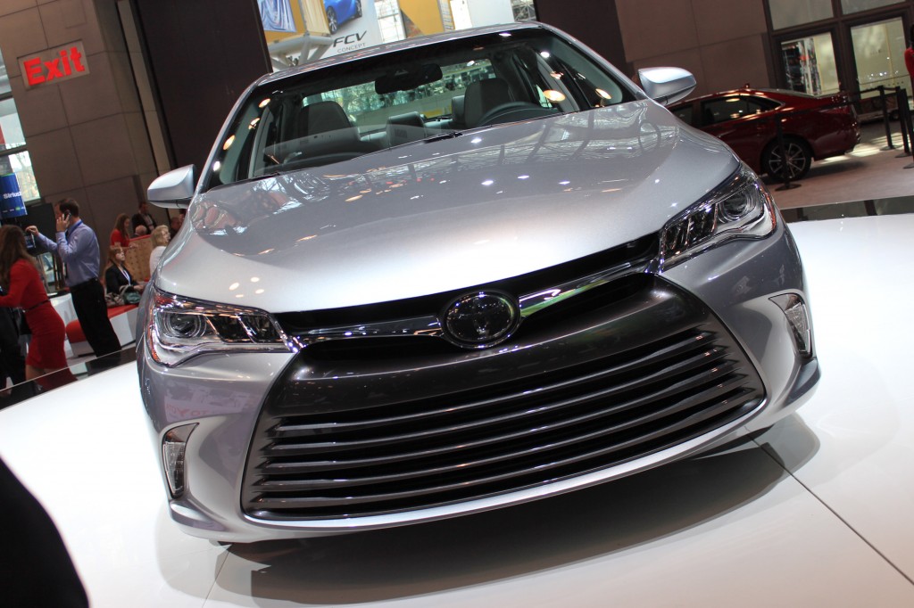2015 Toyota Camry, Ford CEO Shuffle, Taxi Driver Dodges Tolls: What’s New @ The Car Connection lead image