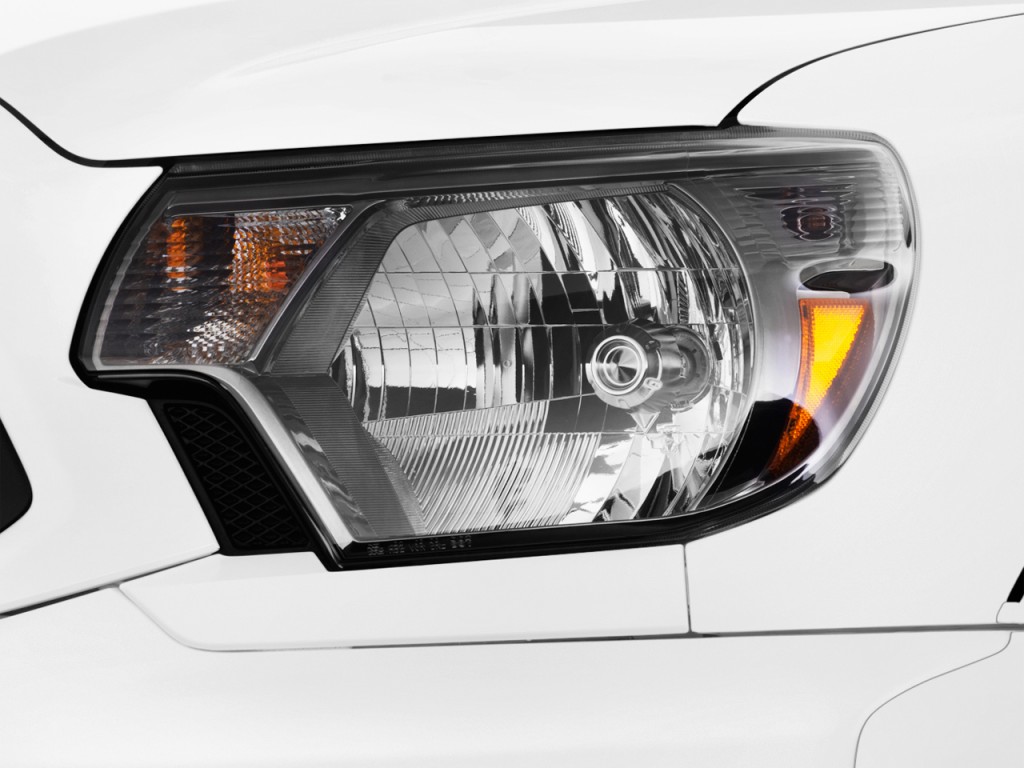 Image: 2015 Toyota Tacoma 4WD Double Cab V6 AT TRD Pro (Natl) Headlight