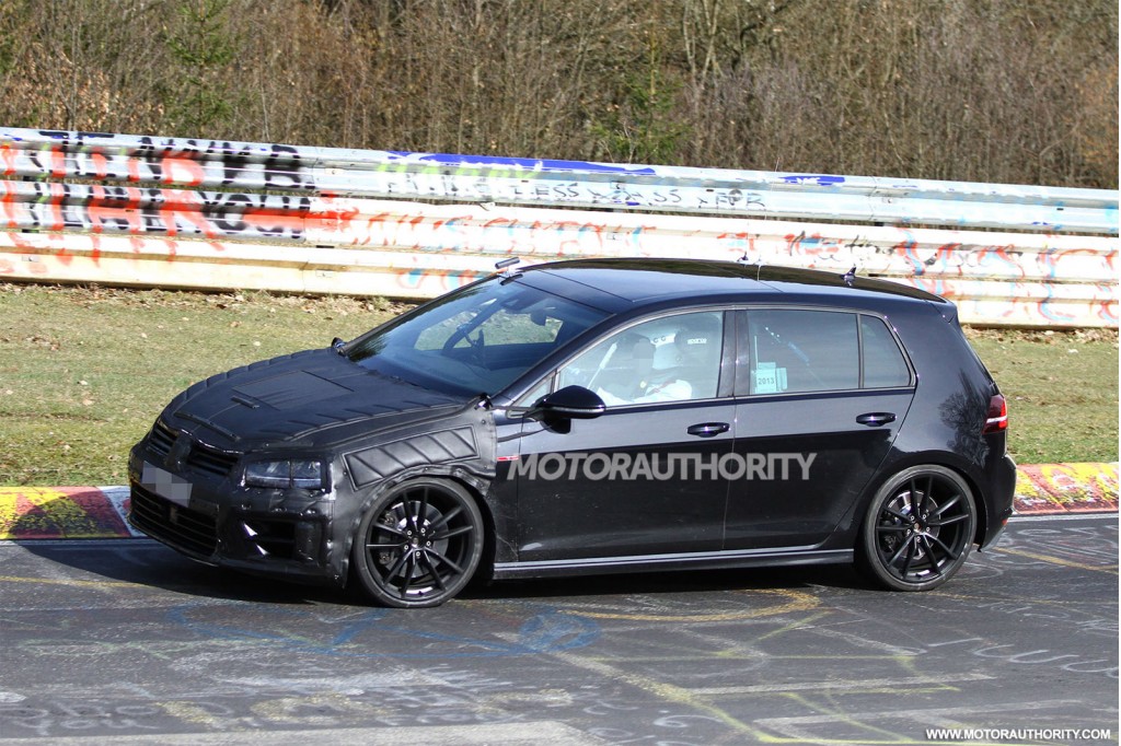 2015 Volkswagen Golf R spy shots