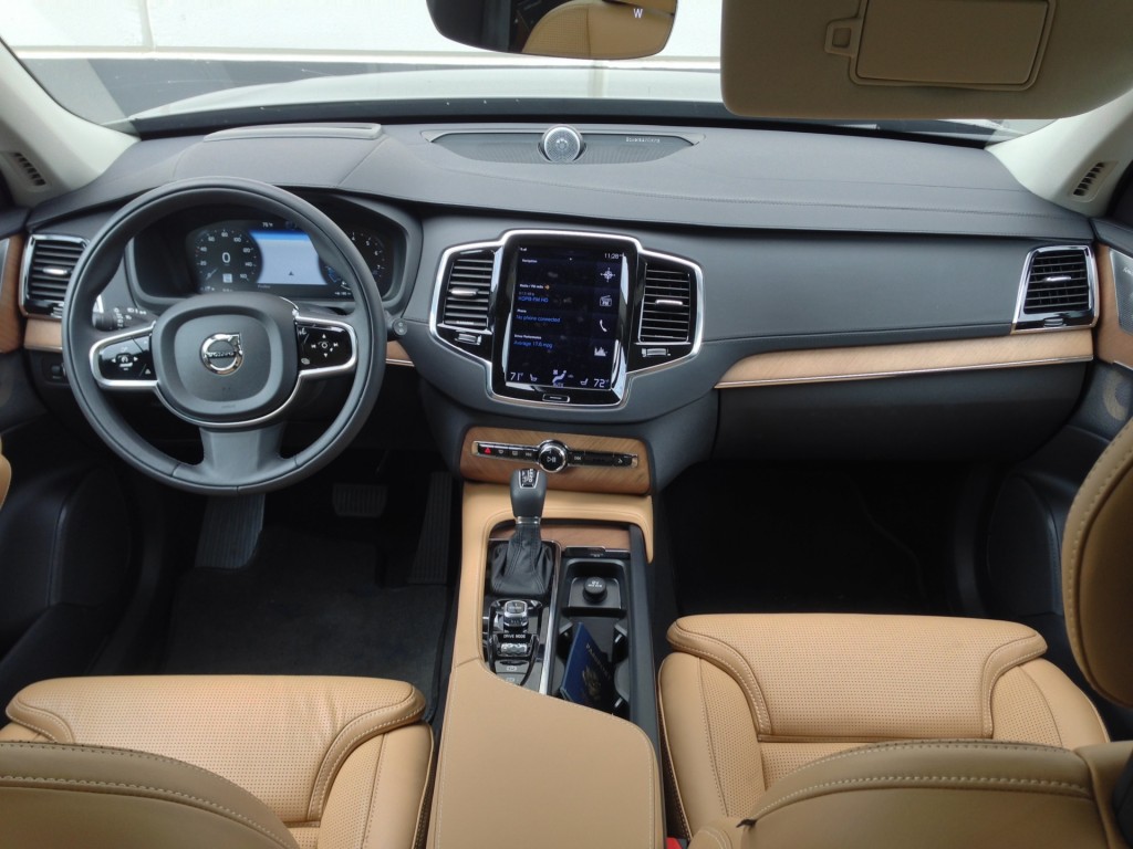 2016 Volvo XC90 T6 Inscription - Fast Driving, July 2015