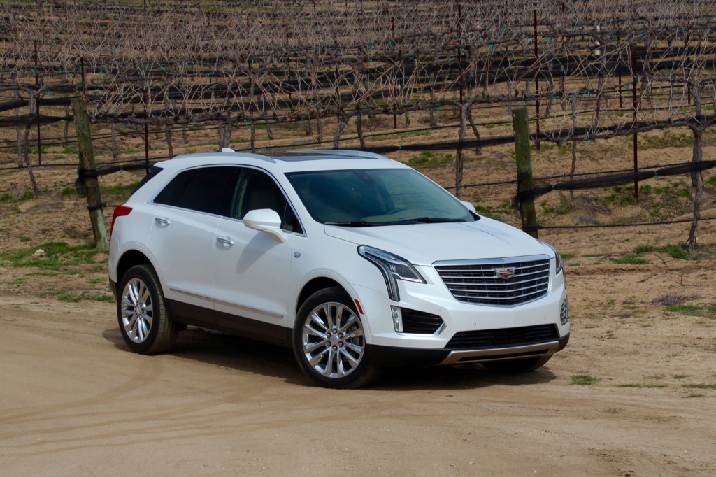 2017-cadillac-xt5_100548957_l.jpg