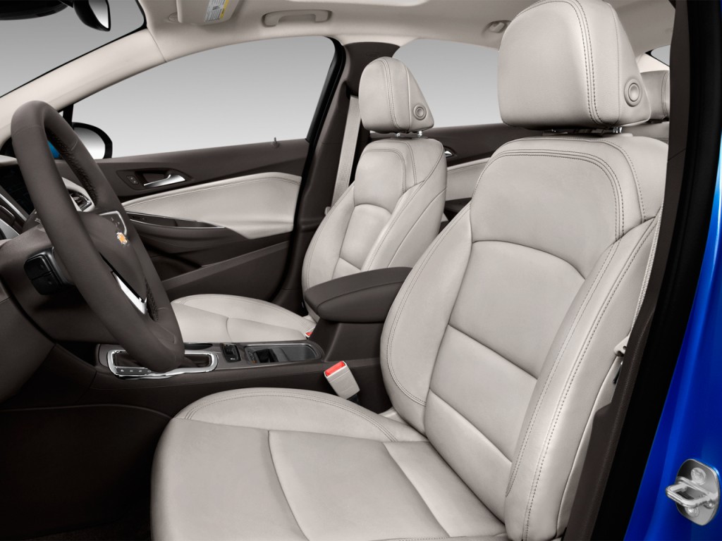 2017 Chevrolet Cruze 4-door Sedan 1.4L Premier w/1SF Front Seats.