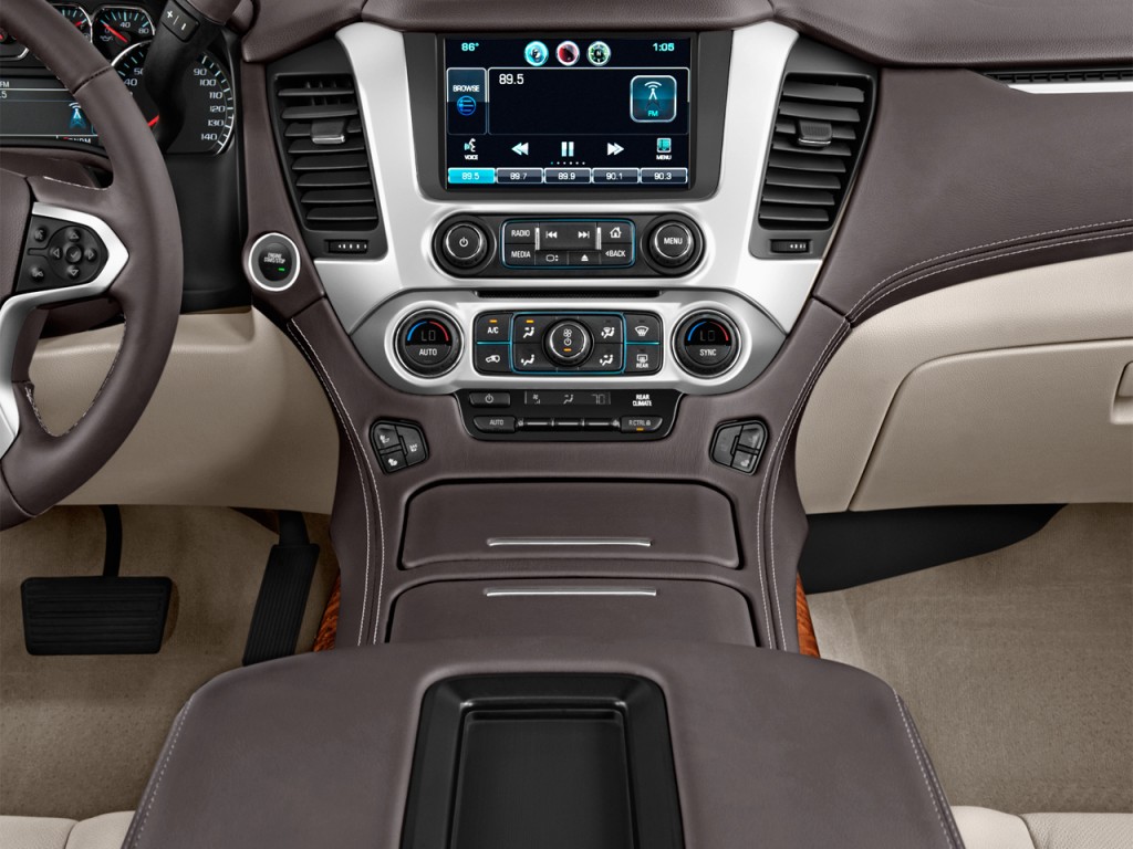Image: 2017 Chevrolet Suburban 4WD 4-door 1500 Premier Instrument Panel, size: 1024 x 768, type