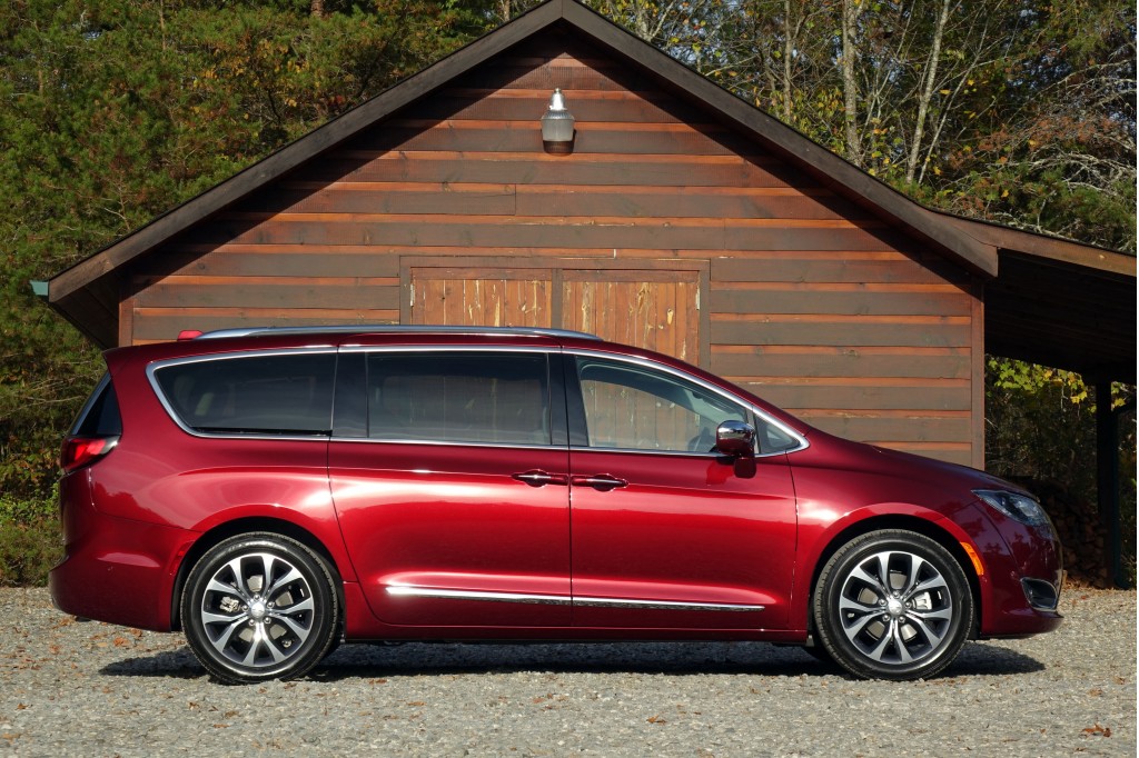 Chrysler Pacifica: The Car Connection's Best Car to Buy 2017