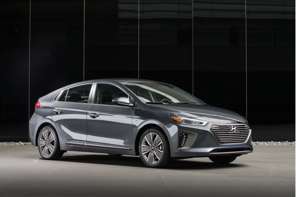 2017 Ioniq prices: hybrid at $23,035, electric at $30,335