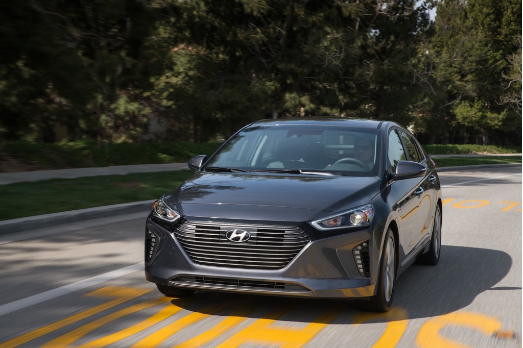 2017-hyundai-ioniq-debuts-in-ny-110-mile-electric-range-25-plus-for