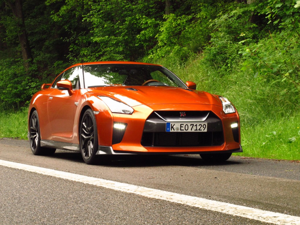 Nissan GT-R review, fuel economy fibs, Chevy Cruze diesel: What’s New @ The Car Connection lead image