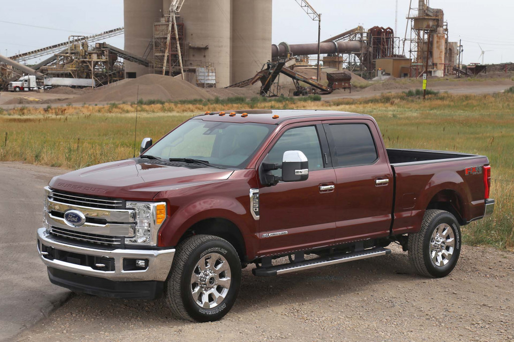 New 2018 Ford Super Duty pickup claims top torque, power figures–for now lead image