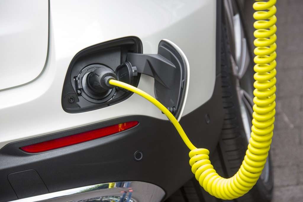 Tesla Range Boost Mercedes Benz Electric Suv Nissan Leaf