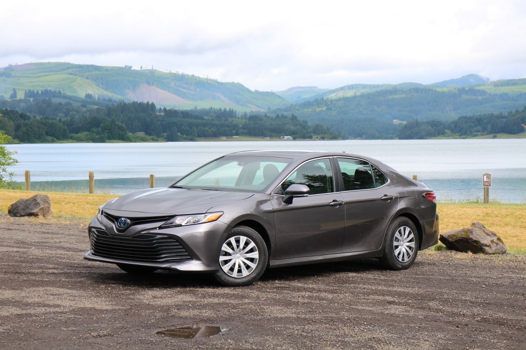 2018 Toyota Camry review, HBO's Agnelli documentary, 2018 Kia Niro Plug-In: What’s New @ The Car Connection lead image
