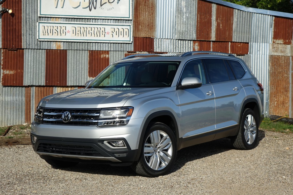 2018 VW Atlas won't be easy to find as a 4-cylinder lead image
