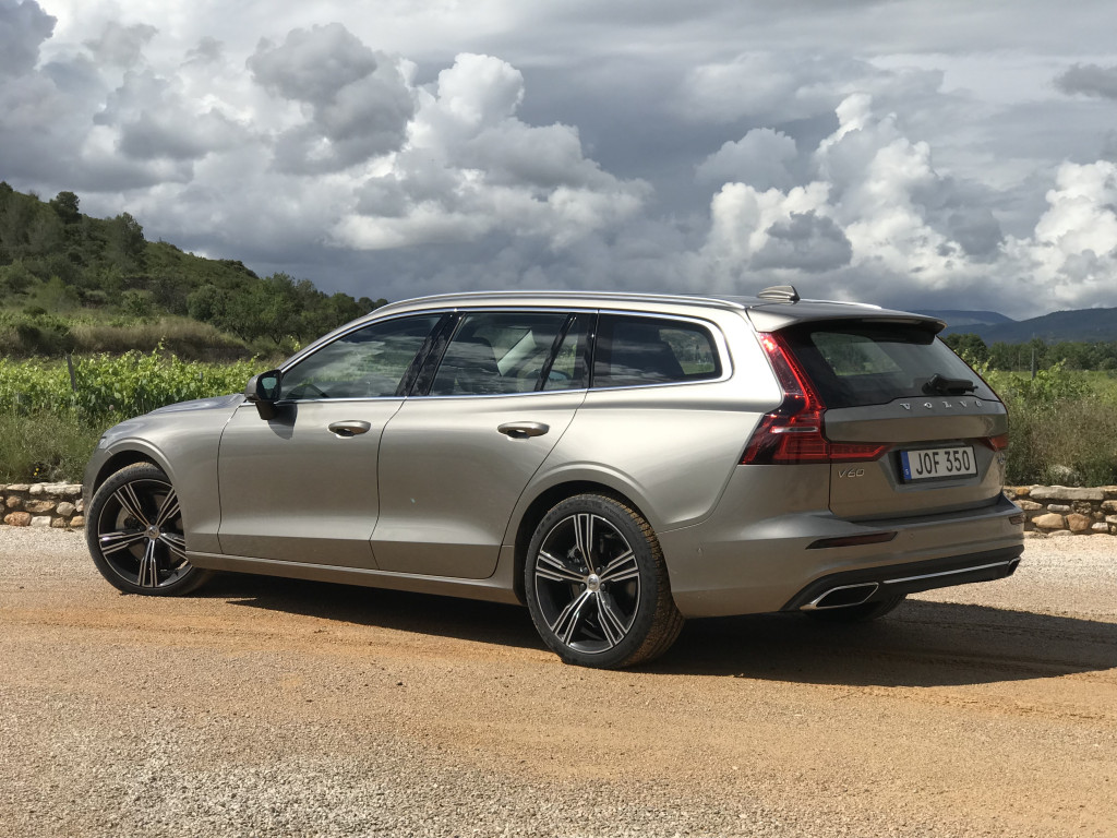 Универсалы 2019. Вольво v60 2019. Вольво с60 универсал. Volvo универсал v60. Volvo s60 универсал.