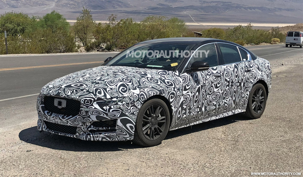 Resultado de imagen de Jaguar XE 2019 in Death Valley