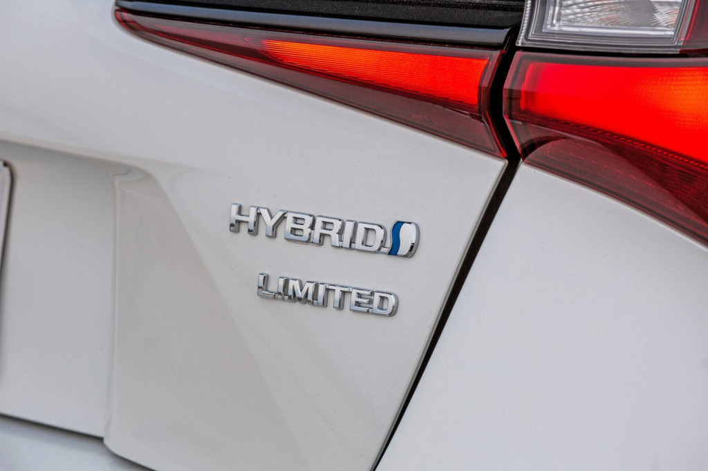 Toyota plans solid-state battery debut in a hybrid by 2025—future Prius? – EV Updates 2022