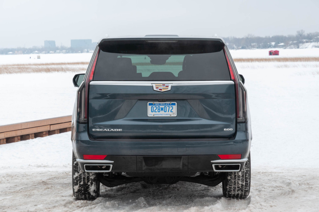 2021-cadillac-escalade-vs-2021-lincoln-navigator-compare-suvs