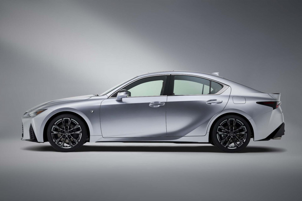 2021 Lexus IS revealed: New look for luxury sedan, but a lot hasn't changed